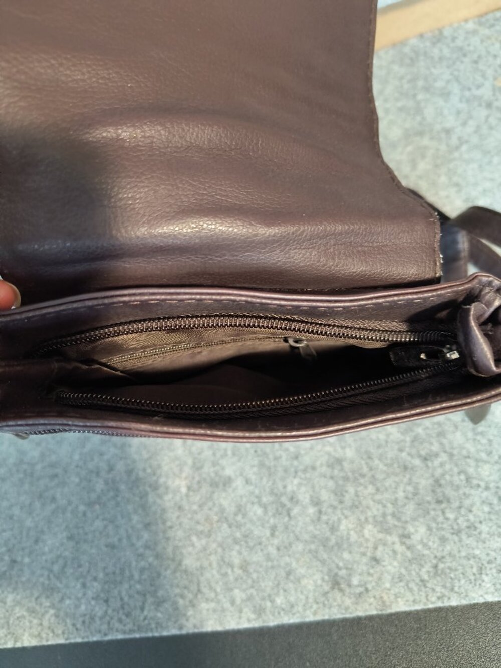 Brown Leather Organizer Crossbody Bag Multi Zip Travel Purse Adjustable Strap - Picture 3 of 6